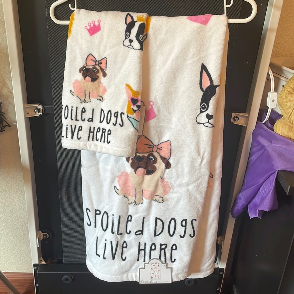Spoiled Dogs Towel Set by Kassafina  Home Collection